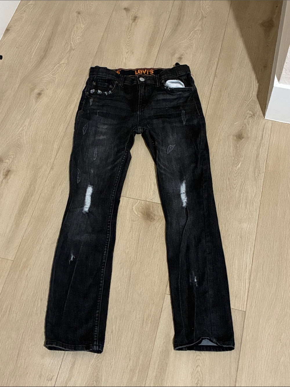 Levi's Women’s Black Straight Leg Distressed Jeans